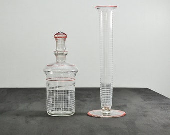 Design-Objekt, Glaskaraffe mit passender Vase, Emaillemalerei, Art Deco-Stil