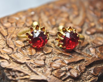 Vintage Gold Tone and Faux Ruby Screw Back Earrings, c1950s, VNT Red Glass Earrings, Ruby Red and Gold Tone Earrings