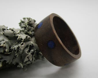 WOOD RING walnut with lapis lazuly dots