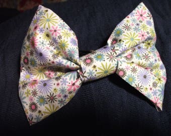 Large Hair bow ~ Ditsy flower print