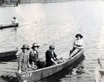 vintage photo 1920s Illinois Women Going for Boat Ride No.8