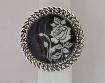 beautiful stylized rose ring