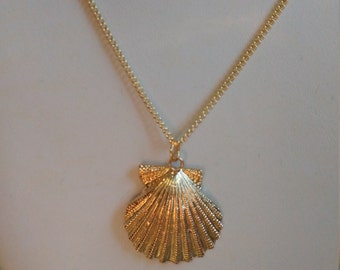 Vintage, Genuine 24kt. Gold Dipped Shell Pendant Necklace (1050065)