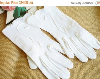 Sale White Retro Gloves / Wedding Gloves/ Evening Gloves /Steampunk Gloves /Shabby Chic Decor /Something Old