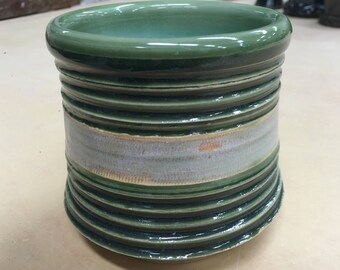 Distinctive tumbler, celadon green