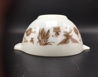 Vintage Pyrex Early American Cinderella nesting bowl #441