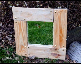 Reclaimed pallet wood mirror