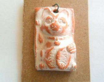 Good Luck Cat Distressed Ivory Glazed Terra Cotta Pendant Finding