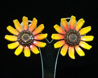 Black Eyed Susan Flower Earrings, Painted Enamel, Gold Tone Flower Earrings, Clip On Style, Mid Century Era 917