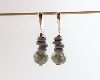 Shades of gray Murano sea glass contemporary earrings for sensitive ears - Unique italian venetian glass jewelry gift for women
