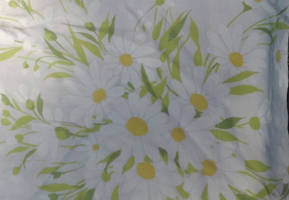 Daisy Pequot Pillow Case + 1970s + Vintage Linens and Fabric