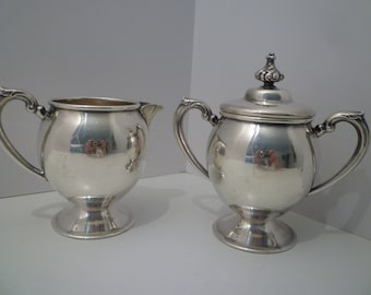 SUGAR & CREAMER. Vintage SILVERPLATE Sugar and Creamer Set. Elegant 1940's Sugar and Creamer Set. Vintage Vernon Silverplate Tableware.