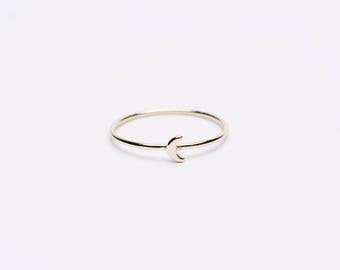 Minimal moon ring - crescent moon ring - tiny moon ring - delicate moon ring - stackable ring - dainty jewelry - minimal moon ring -