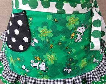 Womens Aprons - Snoopy Aprons - Saint Patricks Day Aprons - Peanuts Aprons - Green Irish Aprons - Annies Attic Aprons - Irish Snoopy Aprons
