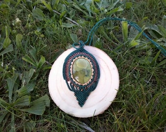 Macrame and serpentine Necklace
