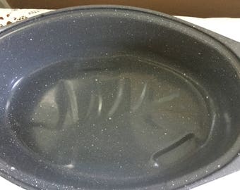 Grey graniteware roasting pan, enamelware with lid