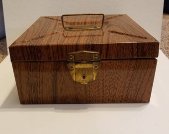Vintage Woodgrain Porta File