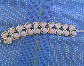 She Sells Sea Shells, Peachy-pink Vintage Bracelet to pretty up your wrist.