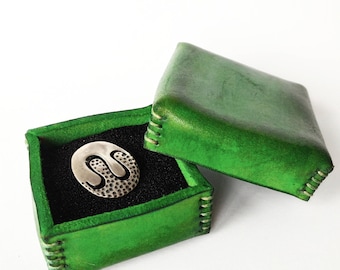 Small leather jewelry box, jewelry box case, jewelry box leather, leather ring box, small leather box, leather jewelry box, jewelry chest