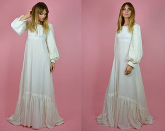 Vintage 1970s Peasant / Bohemian Ivory Wedding Dress