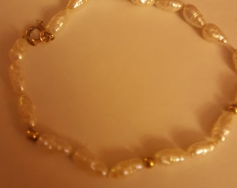 faux pearl and gold bead bracelet