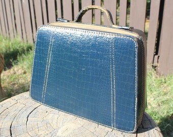 Vintage luggage carry on case