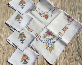 Linen TableCloth Set 4 Napkins Vintage Embroidered Needlework Table Linen Square Card Table Cloth Bridge Set
