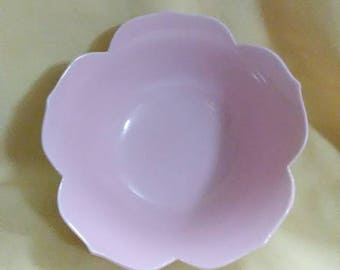 Vintage round pink ceramic lotus bowl. Made in Japan. Great condition. Never used.
