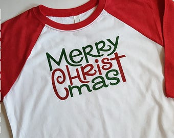 Merry Christ Mas Merry Christmas Red Glitter Green Glitter Christmas Shirt Unisex Red Sleeve Raglan Baseball Top youth XXS 2/3 to XL 14/16