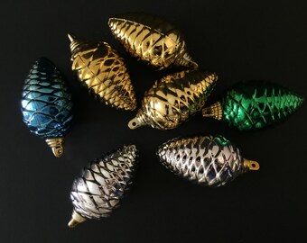 Vintage 7 Pine Cone Plastic Christmas Ornaments Holiday Decorations