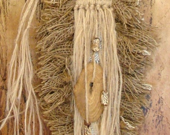 Paint box - Collier wild - ritual table - table Grigri - Collier wild - Africa - the forest is walking
