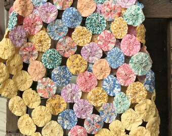Antique, Yo-Yo Quilt, Vintage Quilt Photography Prop, Basket Stuffer, Layering Piece, Newborn Photo Prop, Feed Sack Quilt
