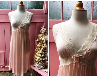 Vintage Diane Von Furstenberg Pink and lace trimmed nightgown lingerie for the boudoir - Medium