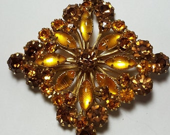 Vintage Brooch/1960's brooch/ light Topaz rhinestone large pin/Brooch in the shape of a rhombus/Vintage Jewelry