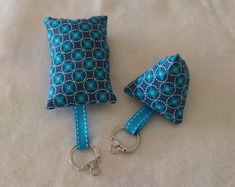 Keychain round blue/assorted 2