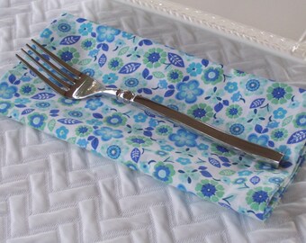 Fabric Dinner Napkins, Blue Flowers Napkins, Kitchen Napkins, Blue and White Cloth Napkins, Fabric Napkins, Set of Four Napkins 4