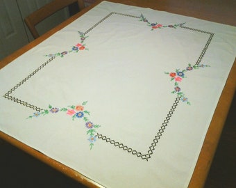 Vintage tablecloth, table topper, Embroidery, Cotton, Retro, FREE Shipping!