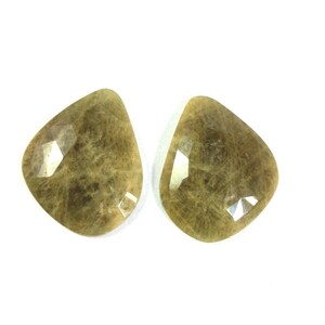 Sapphire faceted gemstone 25x27mm