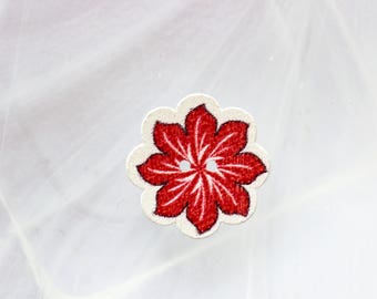 button wood red flower
