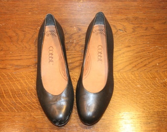 Size 8,Black Leather Flats,leather shoes,womens shoes,size 8 leather flats,black leather flats,womens leather flats,flats 8,black flats