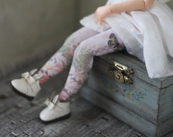 Consertavory Blythe Doll Socks