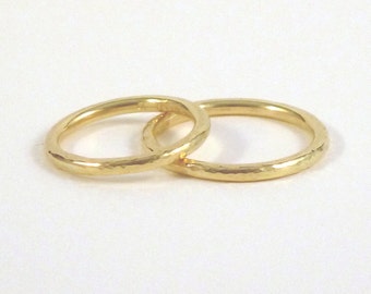 18ct gold wedding ring 2mm - wedding band - hammered finish - 18ct yellow gold - 18ct red gold
