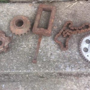 Rusty crusty vintage metal lot gears chain tool sprockets salvage farm barn finds