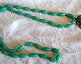 Vintage Green Peking Glass Bead Necklace with Flower Pendant