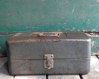 Vintage metal tackle box / vintage fishing trip / metal tool box