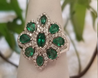 18 K white gold natural emerald cluster ring