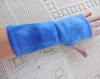 Fleece Fingerless Gloves, ONE PAIR, Tie Dye Blue Fleece Gauntlets, open thumb, 9 inches long, warm texting gloves and arm warmers