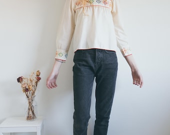 Vintage 70s Embroidered Peasant Blouse, 70s blouse, Embroidered Blouse, Boho Top, Bohemian Clothing