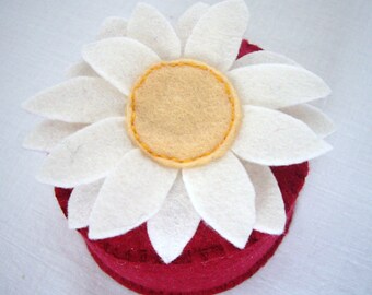 Daisy pincushion with red base