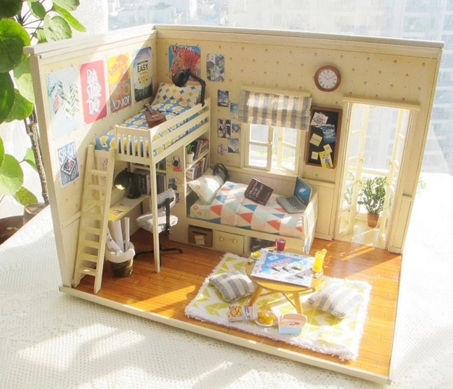 Miniature Dollhouse Room DIY Kit My Buddies and Me with LED